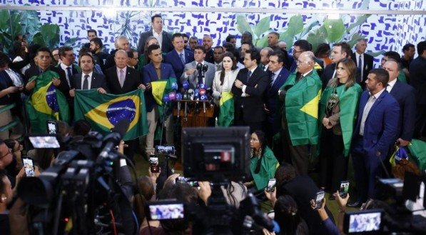 Entrevista coletiva de parlamentares da oposição, após reunião no PL
