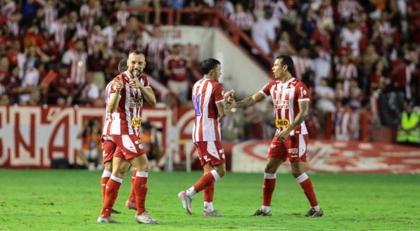 Paulo Sérgio em comemoração de gol pelo Náutico sobre o Caxias pela Série C