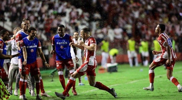 Paulo Sérgio em comemoração de gol para o Náutico sobre o Caxias pela Série C