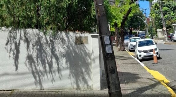 Voz do Leitor, 23/07: Poste inclinado e com risco de queda