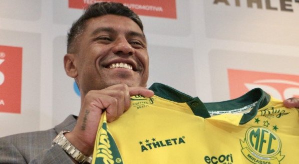Paulinho recebe sondagem do futebol do Catar