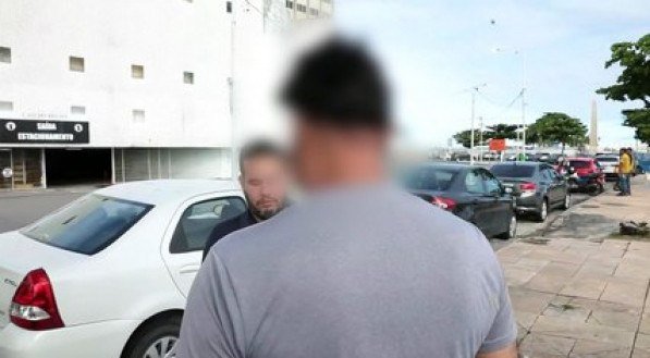 Motorista de aplicativo reage a assalto e é mordido por ladrão em Recife: chance de desarme e duro golpe à violência urbana