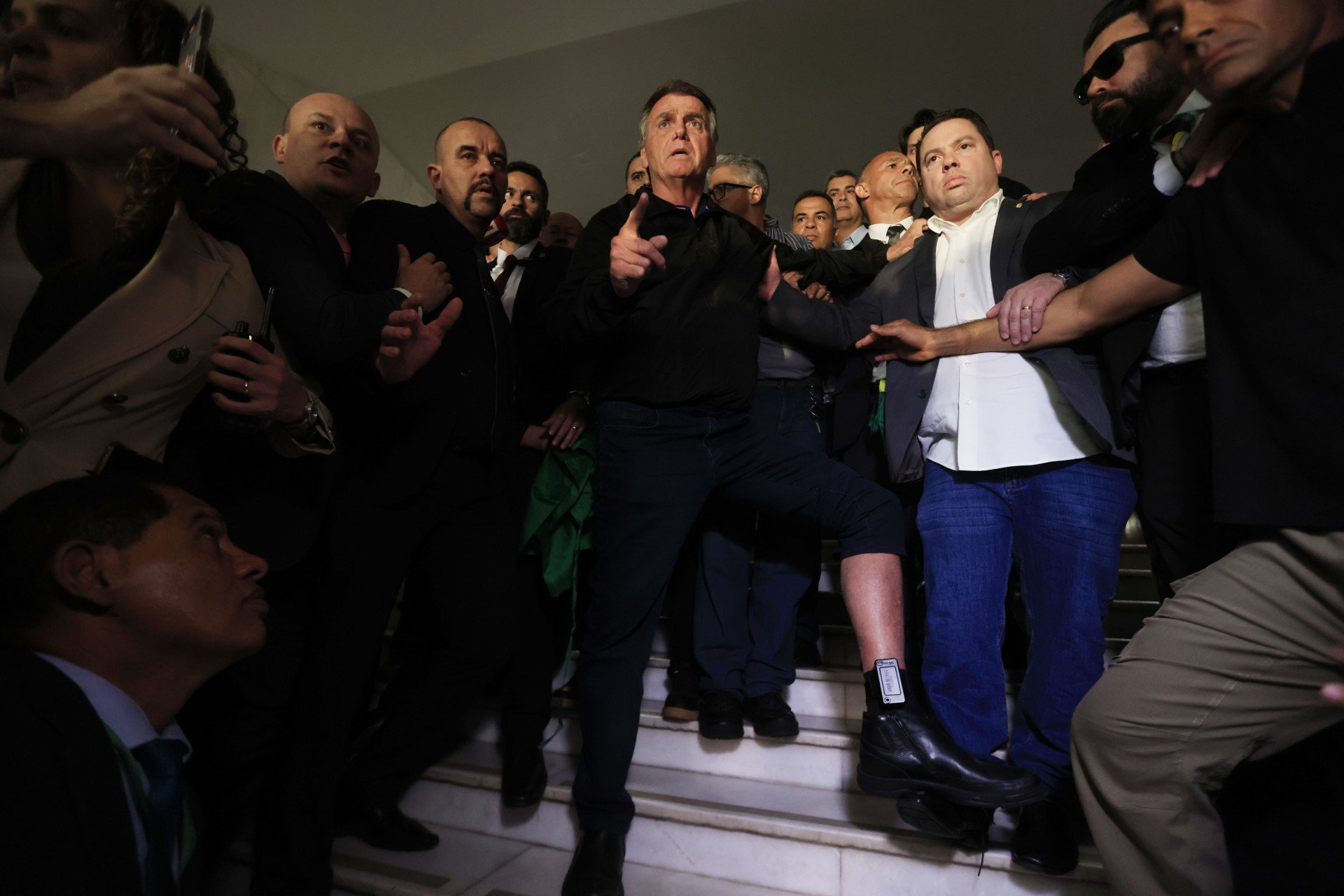 Moraes alerta que live pode levar à prisão de Bolsonaro e dá 24h para explicações