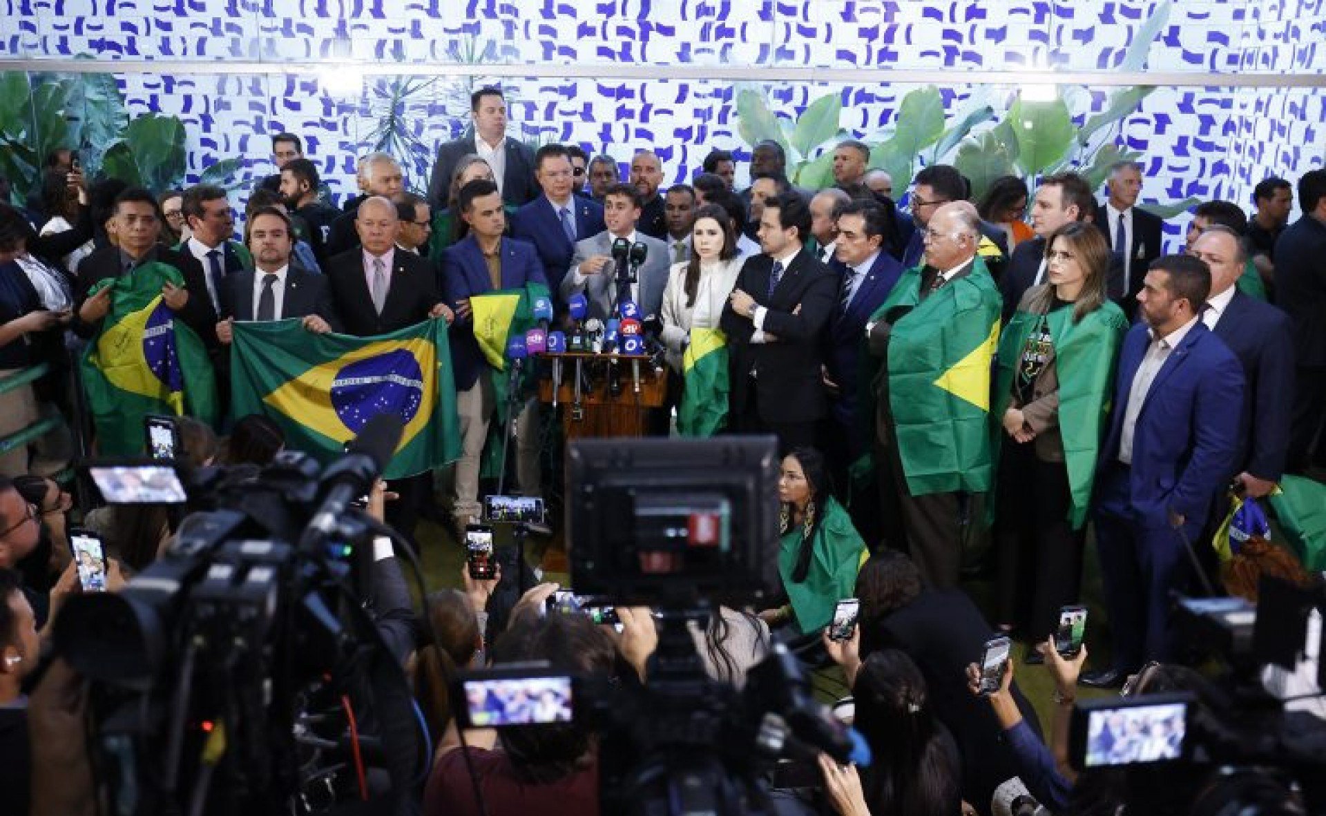 Oposição mira anistia, atos de rua e impeachment de Moraes como reação pró-Bolsonaro