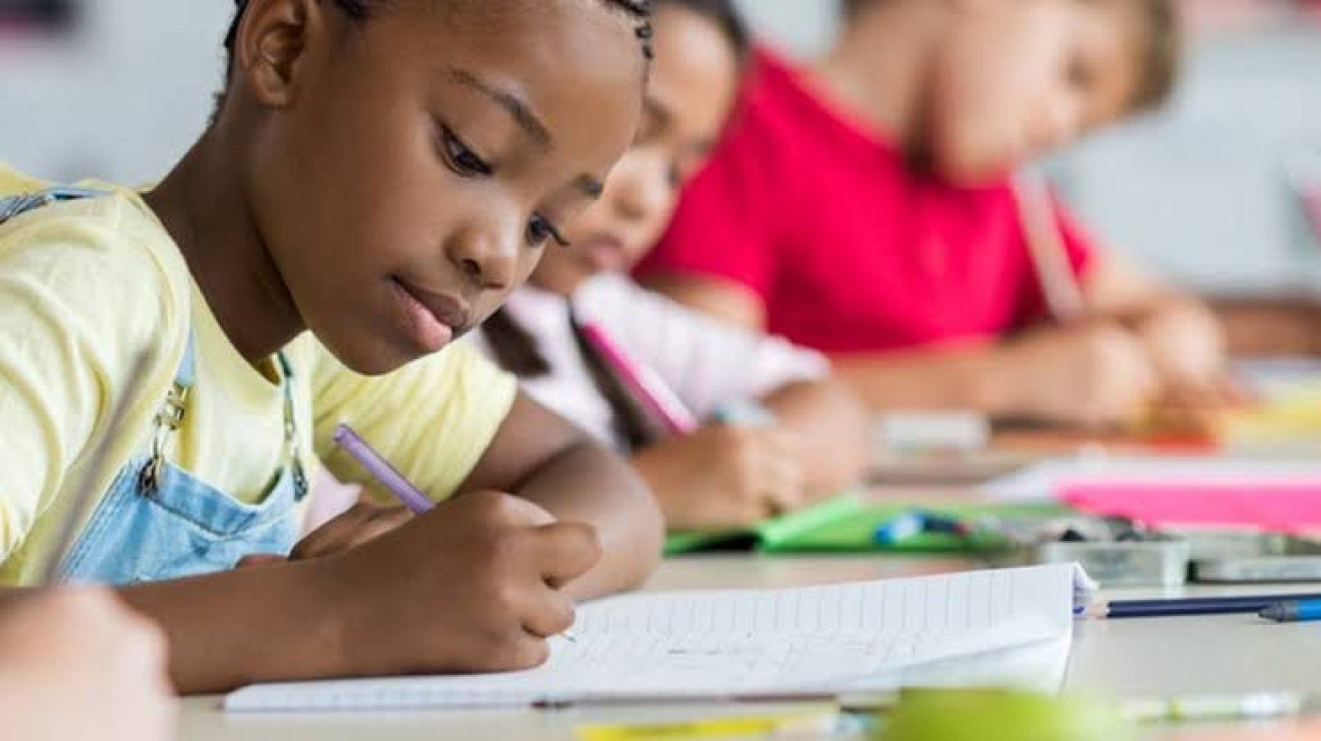 Mais de 50 cidades de Pernambuco ficam abaixo da meta de alfabetização e escancaram desigualdades na educação