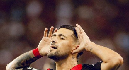 Camisa 10 rubro-negro defendeu o amigo uruguaio, após vazar uma mensagem do médico do Flamengo, expondo que o volante tem 