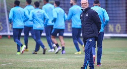 Jogador já está em Porto Alegre para realizar exames médicos e assinar o contrato 
