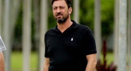 O documento, apresentado pela reportagem do GE, é anexado por compras de serviços e produtos que não tem relação com o clube; O ex-presidente negou.