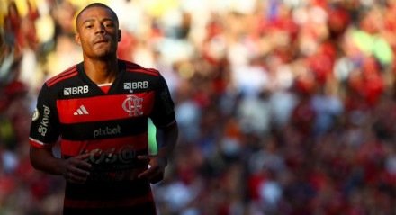 Ausência do meio-campista entre os relacionados para o clássico Fla-Flu, gerou debate entre pessoas importantes da política do Rubro-Negro.