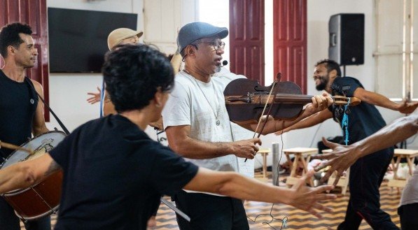 Maciel Salú faz a direção musical do espetáculo