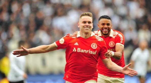 O atacante de 27 anos defendeu o Oviedo, da Espanha, nas duas últimas temporadas. Ele foi importante no acesso do clube à elite do futebol espanhol, feito que não acontecia há mais de 20 anos