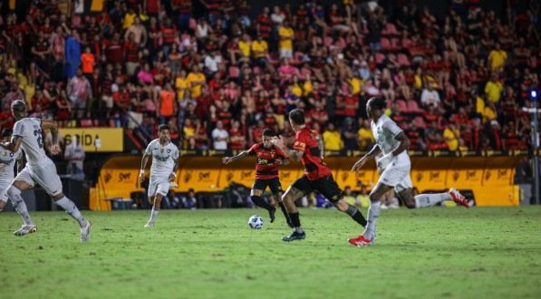 Lance do jogo entre Sport x Botafogo pela 15ª rodada do Brasileirão