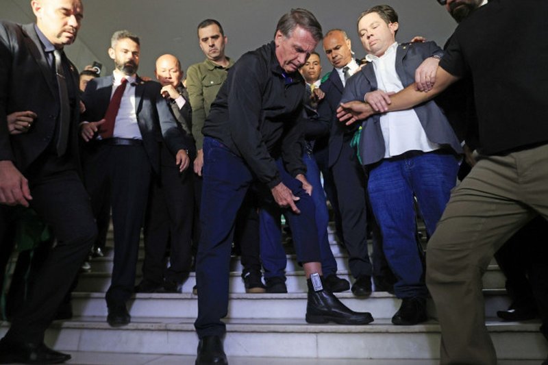 Bolsonaro é um dos réus do Núcleo 1 da trama golpista e foi condenado pela Primeira Turma do STF a 27 anos e três meses de prisão