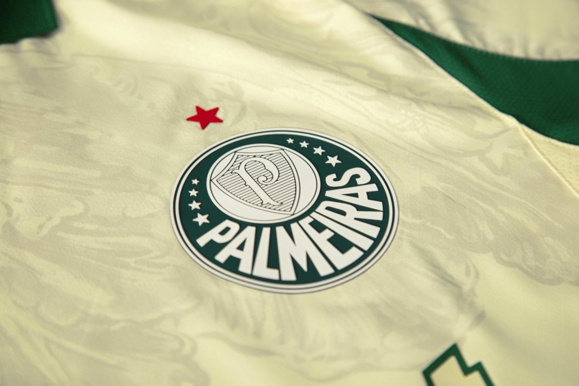 Jogador do Palmeiras causa confusão no aeroporto de Lisboa