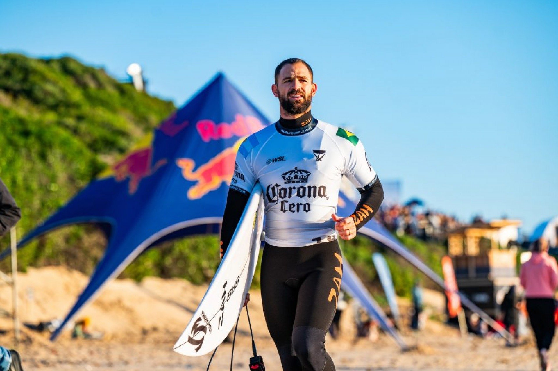 WSL: Alejo Muniz está fora da etapa em Teahupo’o e pode dar lugar a Medina