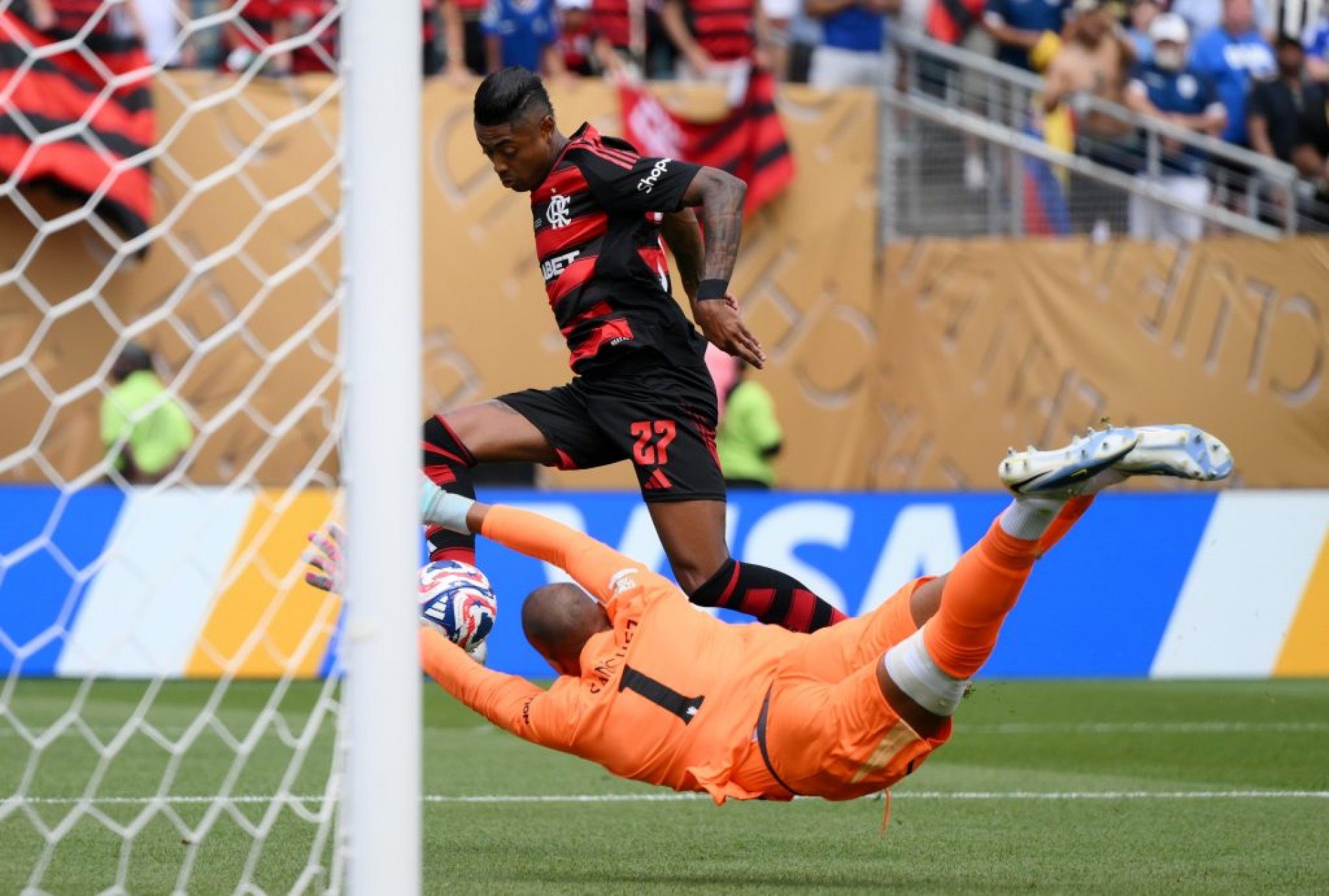 Jogador do Chelsea posta foto com a camisa do Flamengo