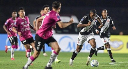 Após goleada sofrida no jogo de ida, time não consegue reagir.