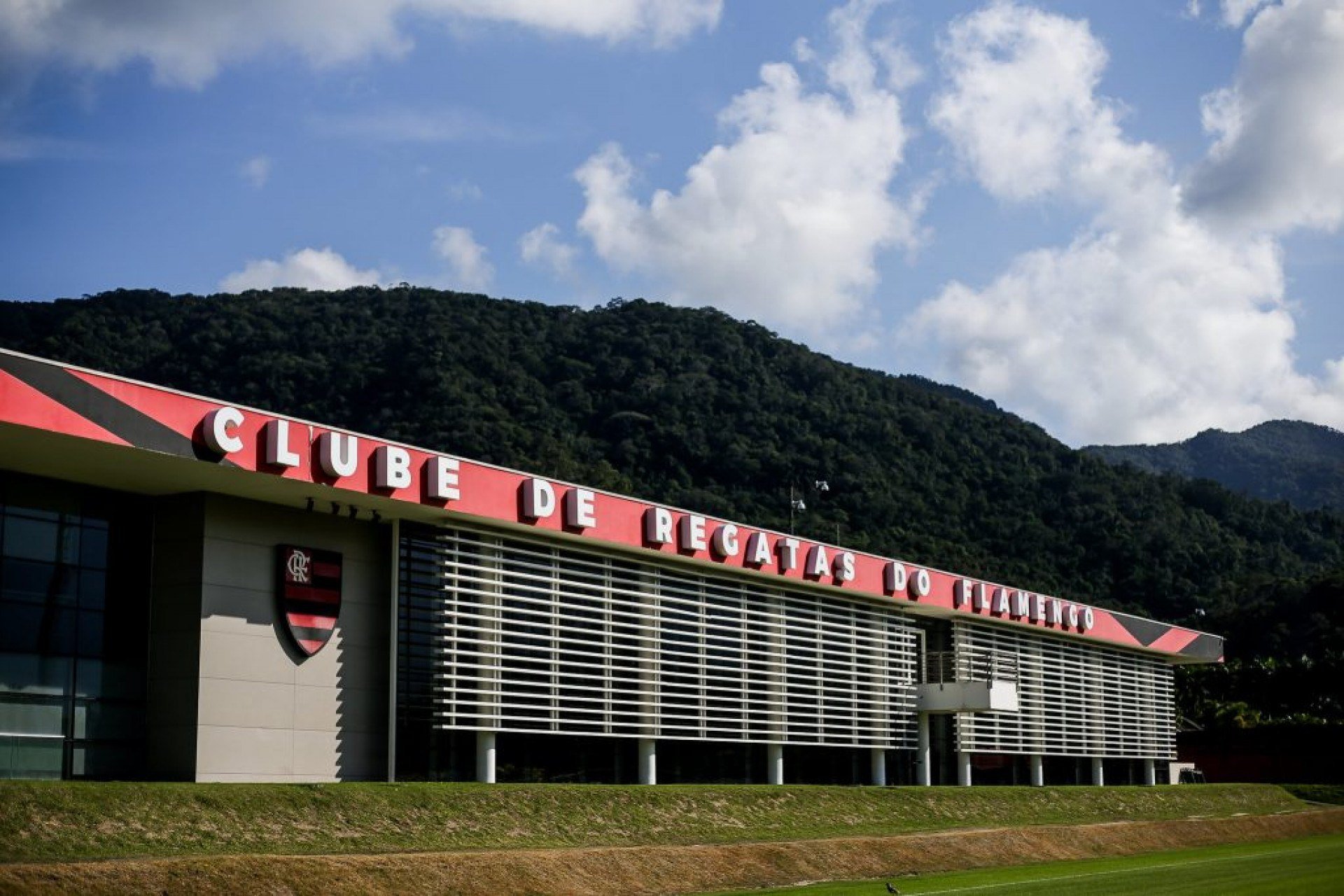 Flamengo demite chefe do DM após polêmica com De la Cruz