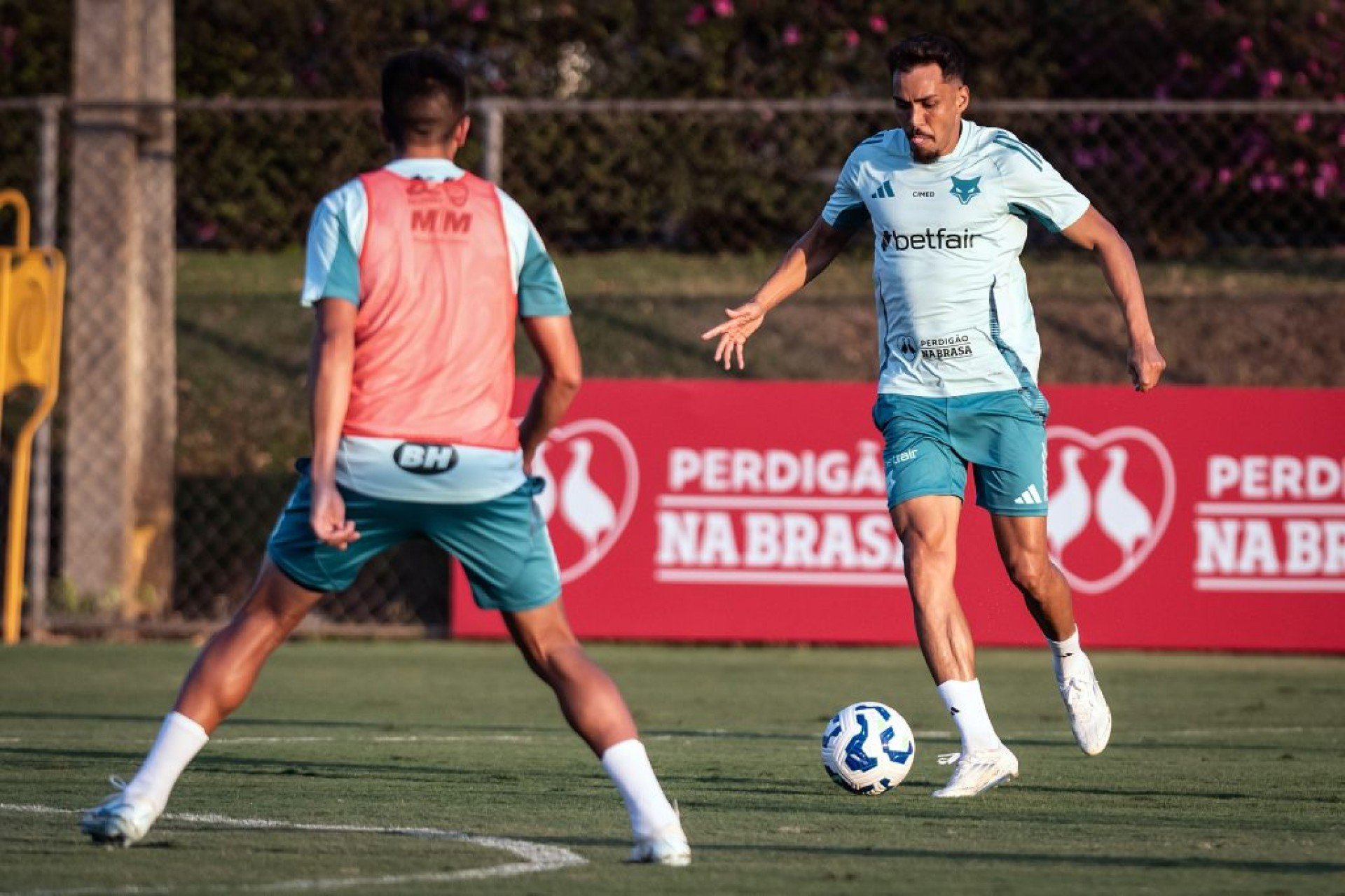 Cruzeiro encara o Corinthians em São Paulo para manter liderança e invencibilidade no Brasileirão