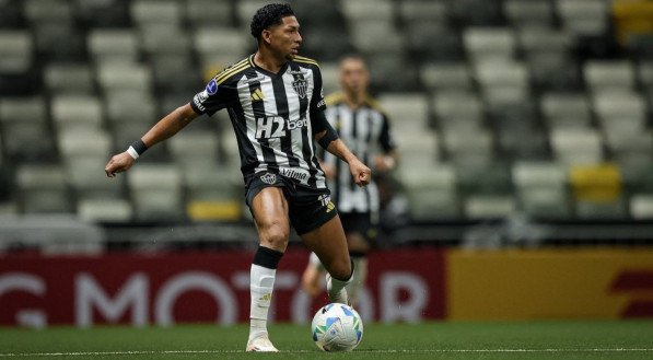 O atacante Rony decidiu retirar o processo na justiça contra o Atlético, após pedir rescisão contratual unilateral do clube, nesta terça-feira (22). O jogador se reuniu com a diretoria e a promessa foi que os pagamentos em atraso serão regularizados nesta quarta-feira (23), com isso, Rony decidiu por retirar a ação na justiça. O jogador [&amp;#8230;]