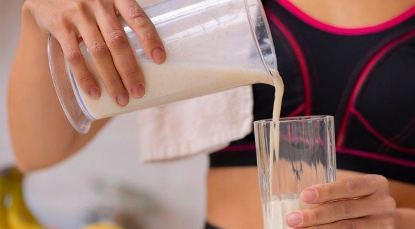 Whey vegano: saiba o que é e para quem a proteína vegetal é indicada