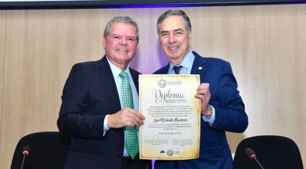 Medalha do TJPE para o presidente do Supremo