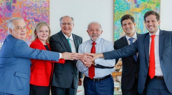 Liderança do PSB se encontra com Lula de olho nas eleições de 2026 e na pauta da soberania do país

