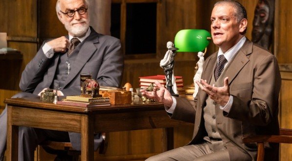 O espetáculo A Última Sessão de Freud com Odilon Wagner e Marcelo Airoldi chega ao Recife 
