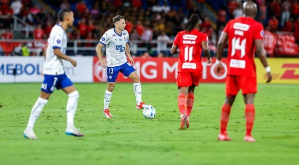 O Bahia foi eliminado da Sul-Americana após perder para o América de Cali por 2x0. Em uma partida abaixo, David Duarte foi o melhor jogador do Esquadrão na partida.