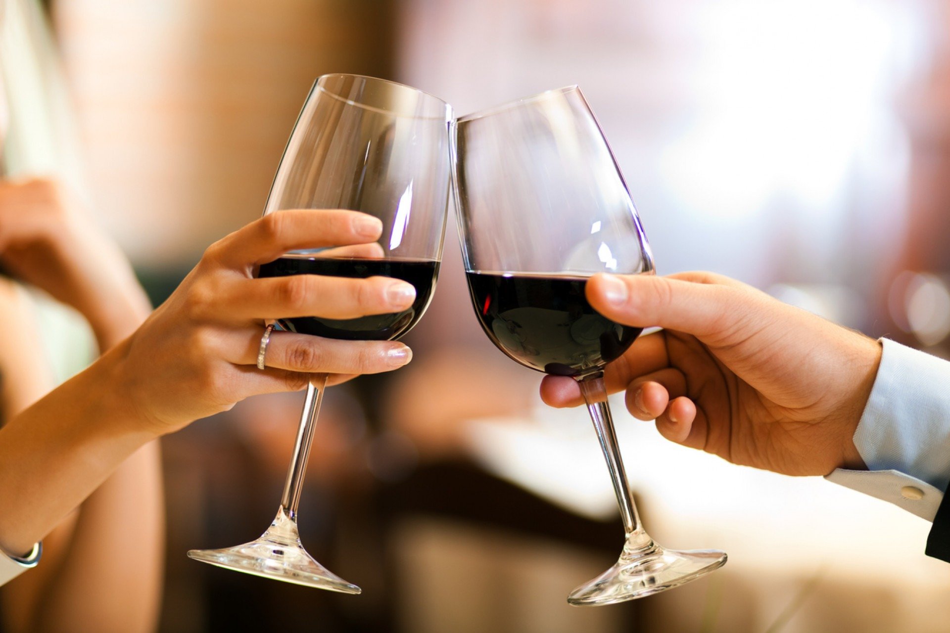 Melhore seu relacionamento com a simpatia do vinho!