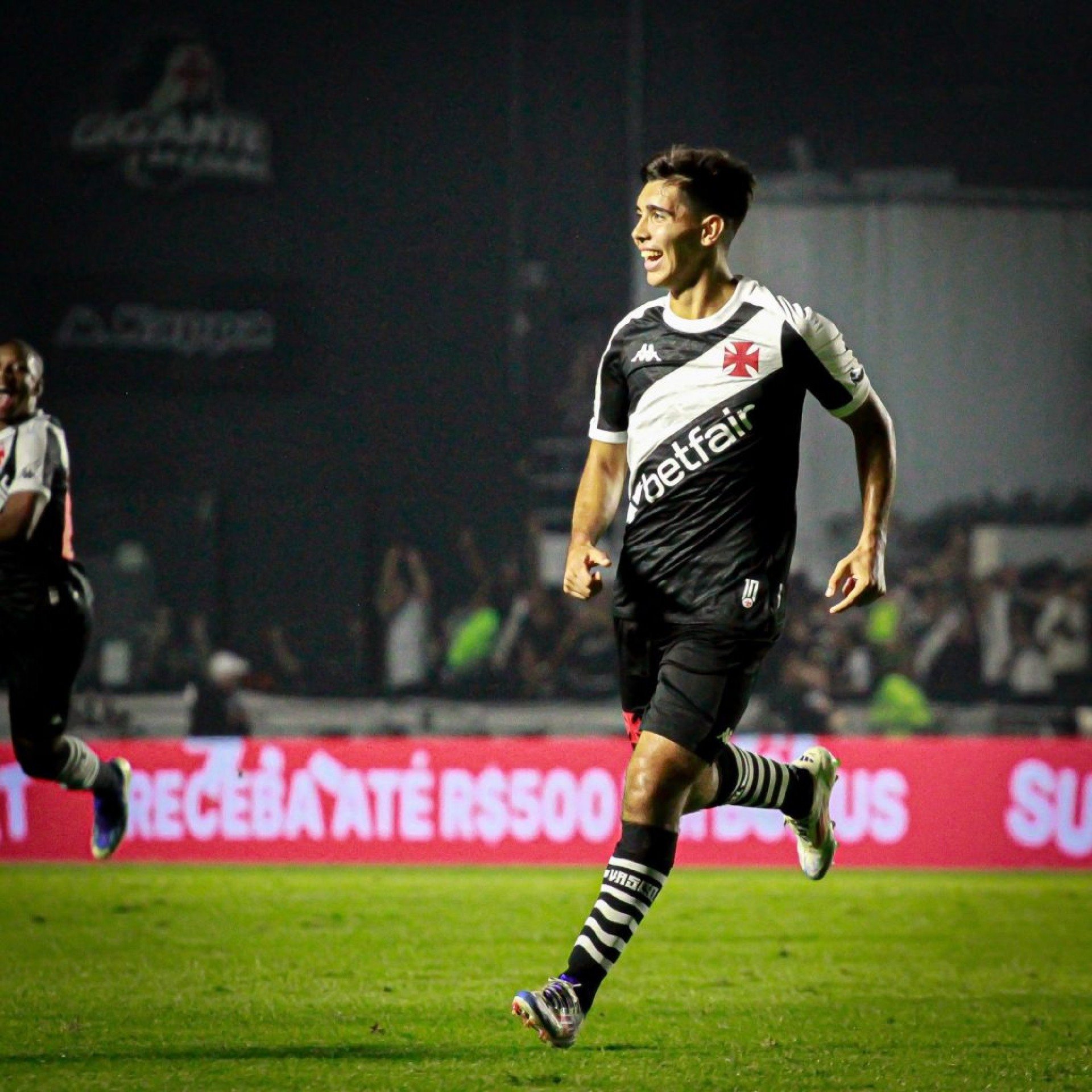 Vasco reverte transfer ban na FIFA e volta a poder contratar jogadores