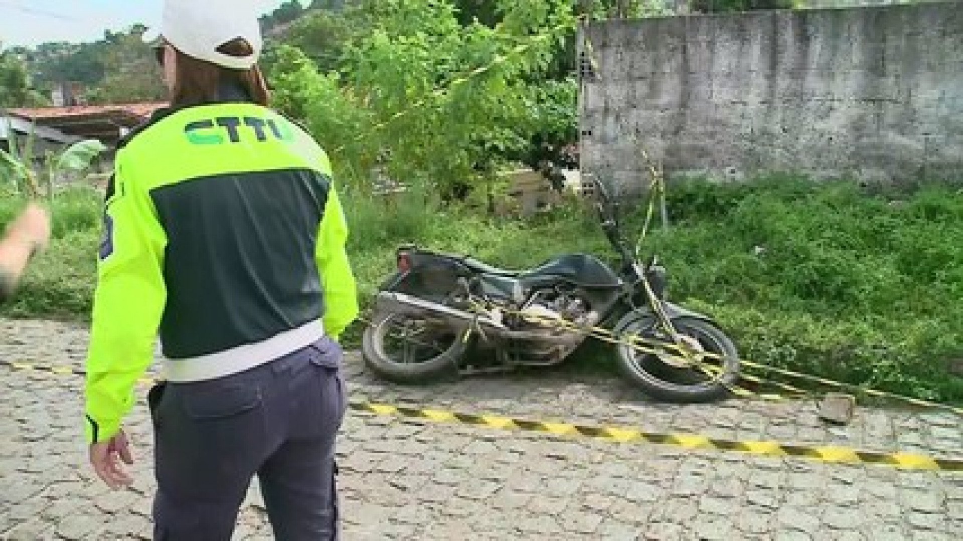 Passageira de motocicleta morre em acidente grave em ladeira da Zona Norte do Recife