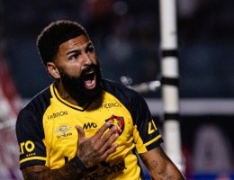 Romarinho celebra gol de empate do Sport diante do Vitória