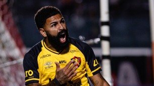 Romarinho celebra gol de empate do Sport diante do Vitória