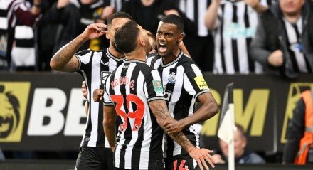 Newcastle barra atacante de prÃ©-temporada em meio ao interesse do Liverpool
