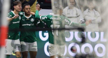 Vitor Roque comemora gol pelo Palmeiras contra o Atlético-MG