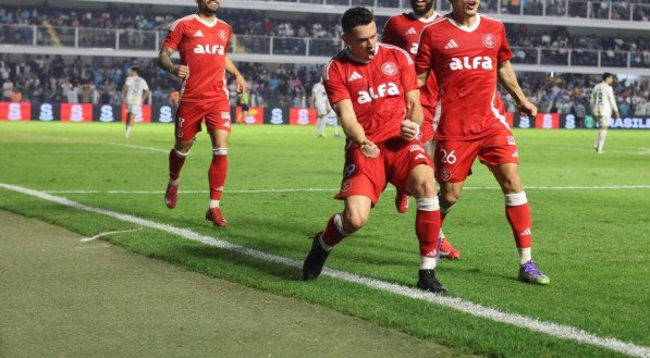 Os atacantes garantiram a terceira vitória seguida do Colorado na competição