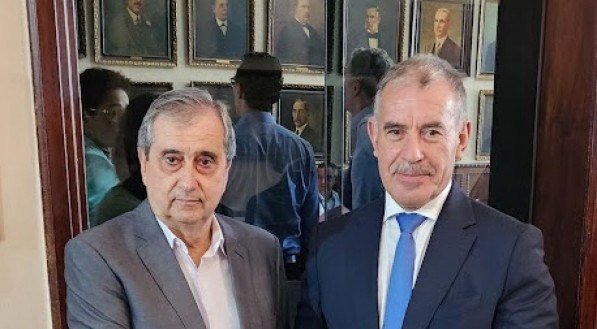 O vice-provedor Joaquim Amorim recebe no Hospital Português Emídio Sousa. Secretário de Estado das Comunidades Portuguesas

