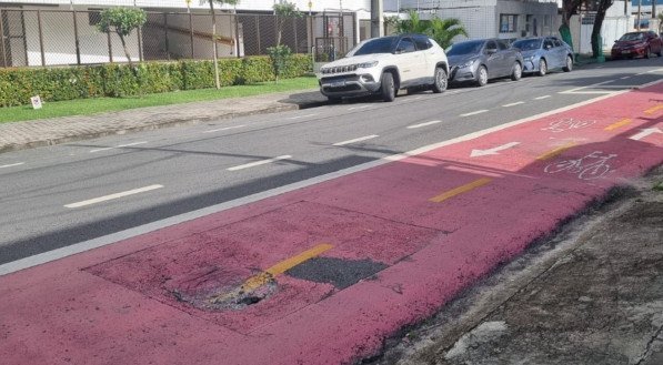 Voz do Leitor, 26/07: Buraco em ciclovia coloca ciclistas em risco