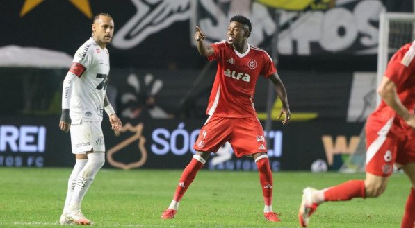 O camisa 10 do Peixe bateu boca com um santista presente na Vila Belmiro, logo após o apito final da derrota por 2 a 1 para o Inter, nesta quarta (23).