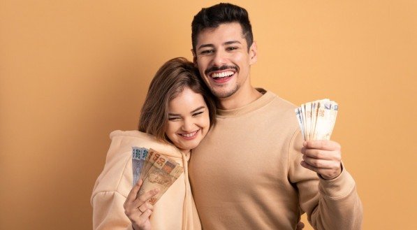 Dinheiro rápido, fácil e inesperado entra na vida de 2 signos agora