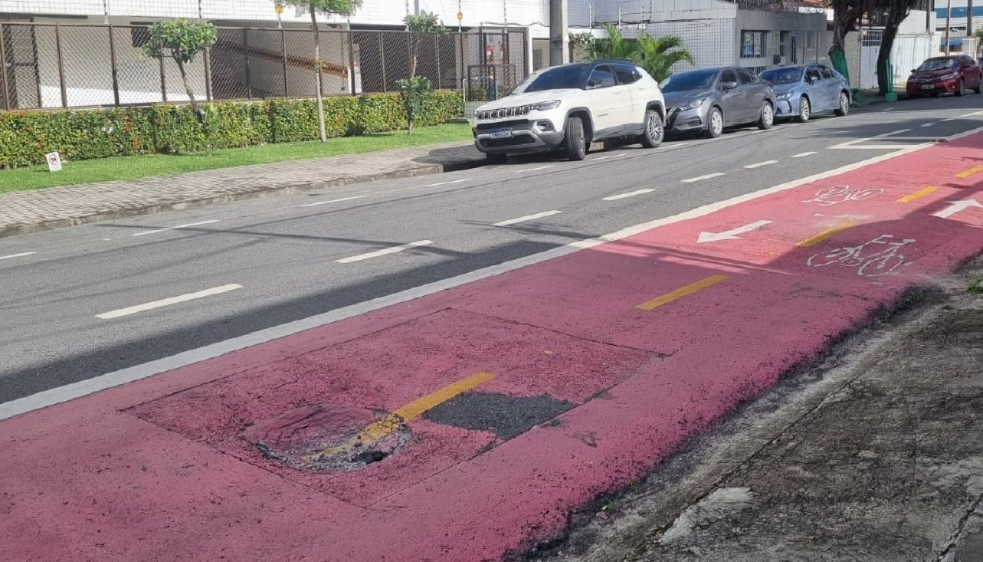 Voz do Leitor, 26/07: Buraco em ciclovia coloca ciclistas em risco