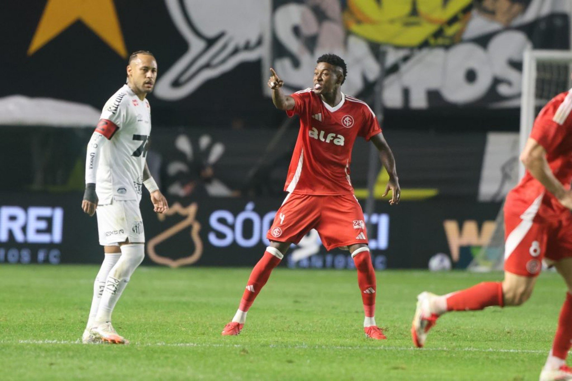 Torcedor do Santos que discutiu com Neymar pede desculpas e reforça críticas