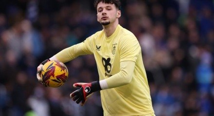 Manchester City aciona cláusula de recompra e acerta com Trafford