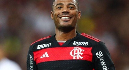 Durante a semana, o uruguaio foi envolvido em polêmica com o agora ex-chefe do DM Rubro-Negro, que expôs o atleta em grupo de WhatsApp.