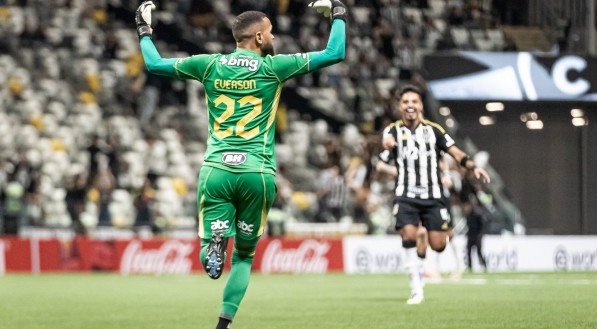 Everson, goleiro do Atlético-MG, defendeu dois pênaltis e ainda cobrou o último