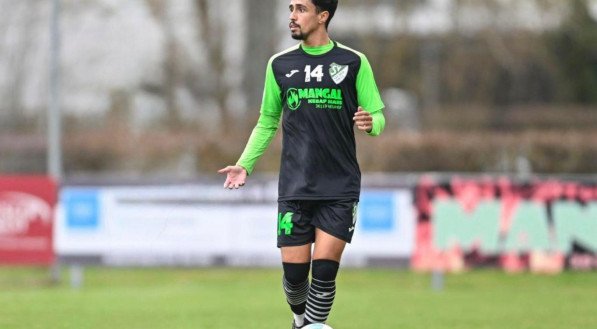 Capitão da equipe destaca adaptação rápida ao futebol alemão, desempenho individual consistente e foco no título da liga