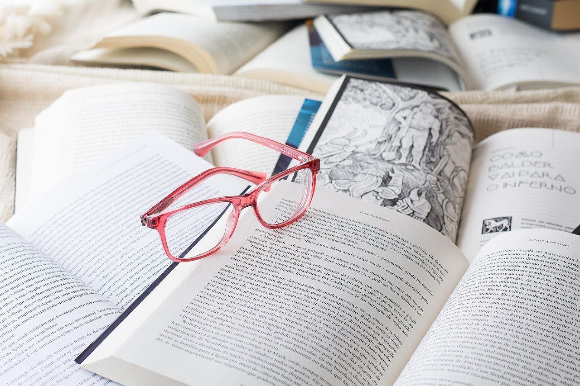 Dia do Escritor 2025: 5 escritores brasileiros para conhecer melhor