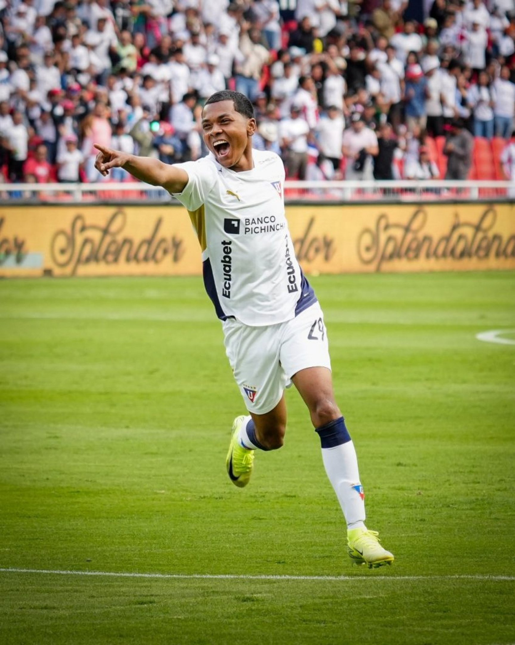 Ceará tenta contratação de atacante da LDU