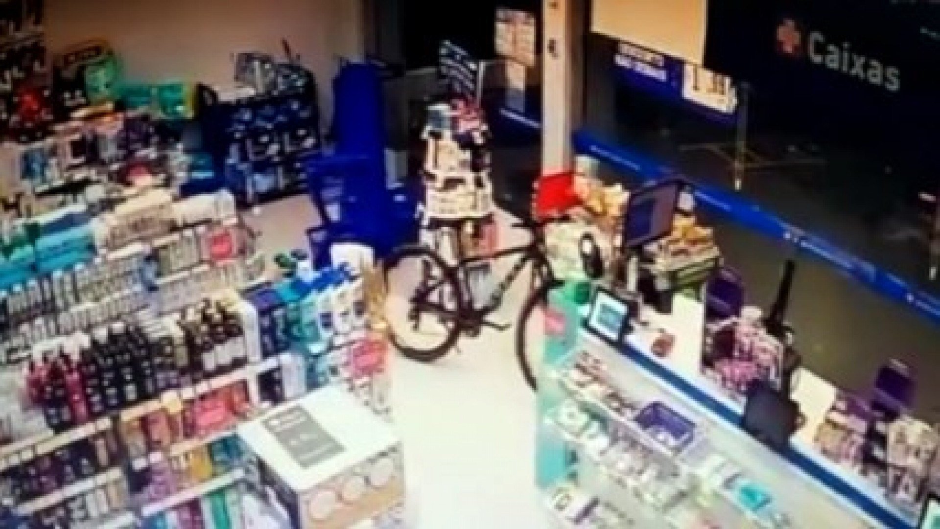 Assalto em farmácia no bairro das Graças: suspeitos levou dinheiro e uma bicicleta